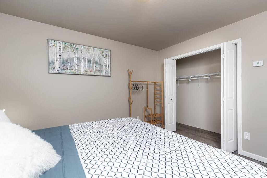 Вилла Birch Hill Retreat Great Location2+Garage+Aurora Фэрбанкс Экстерьер фото